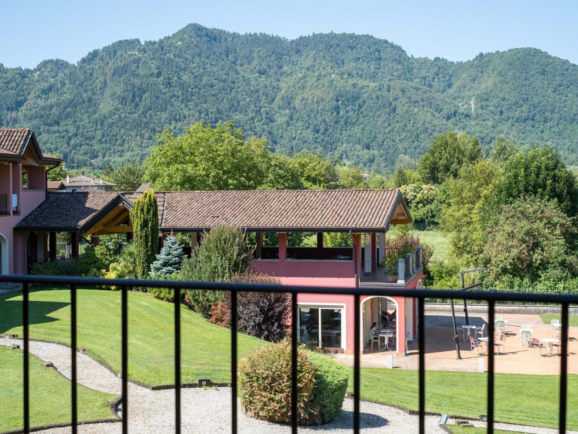 Spacious Apartment In Idro With Shared Pool Crone Екстериор снимка