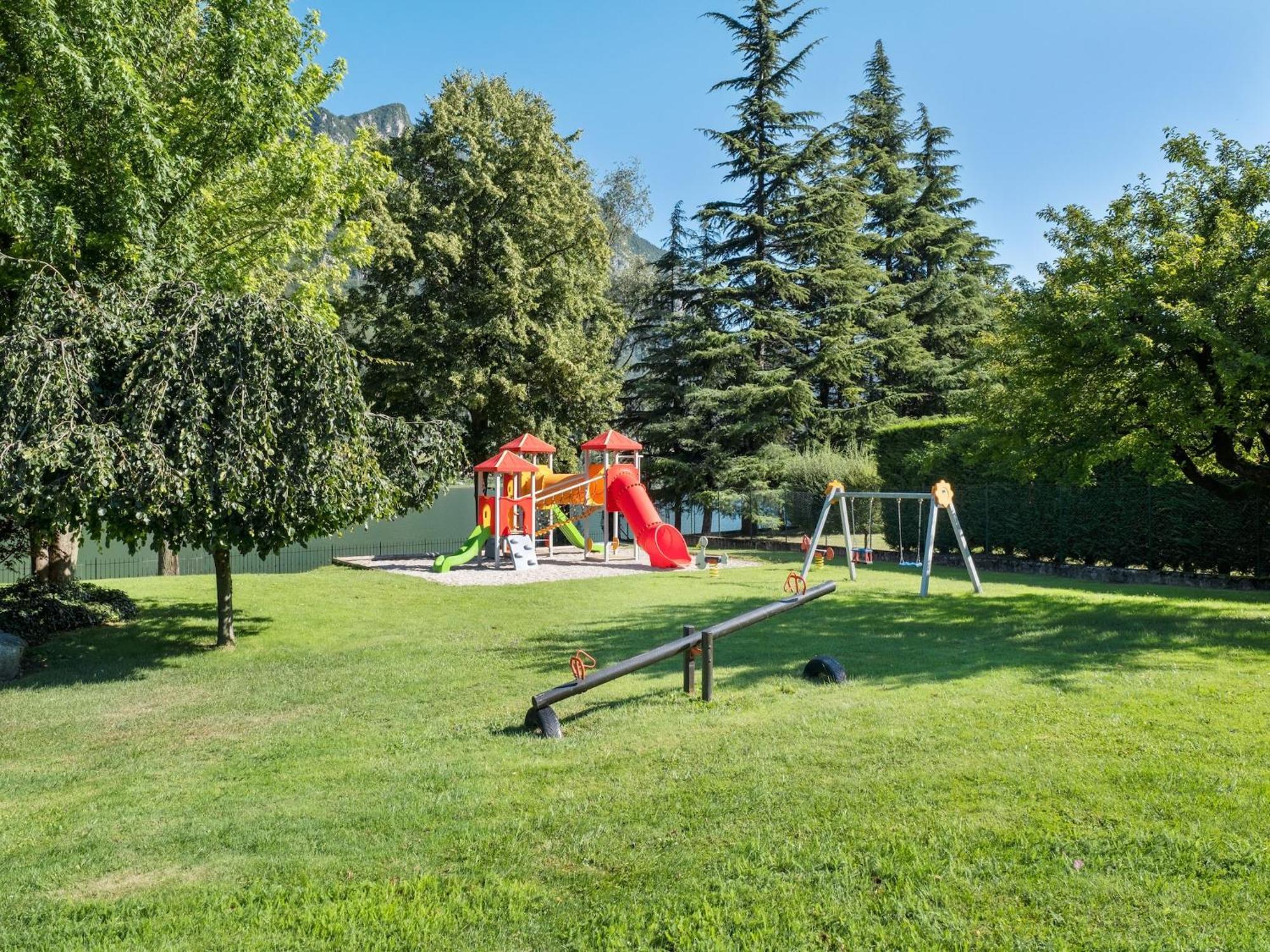 Spacious Apartment In Idro With Shared Pool Crone Екстериор снимка