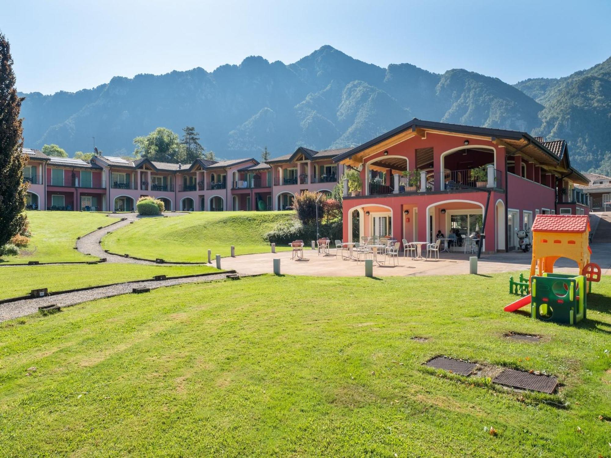 Spacious Apartment In Idro With Shared Pool Crone Екстериор снимка