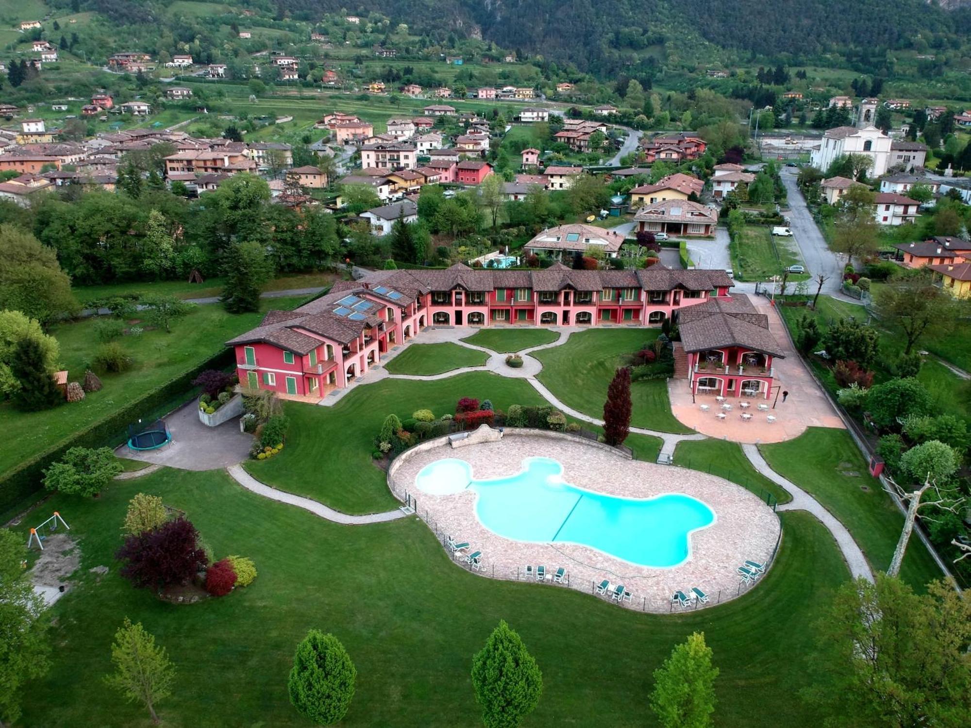 Spacious Apartment In Idro With Shared Pool Crone Екстериор снимка