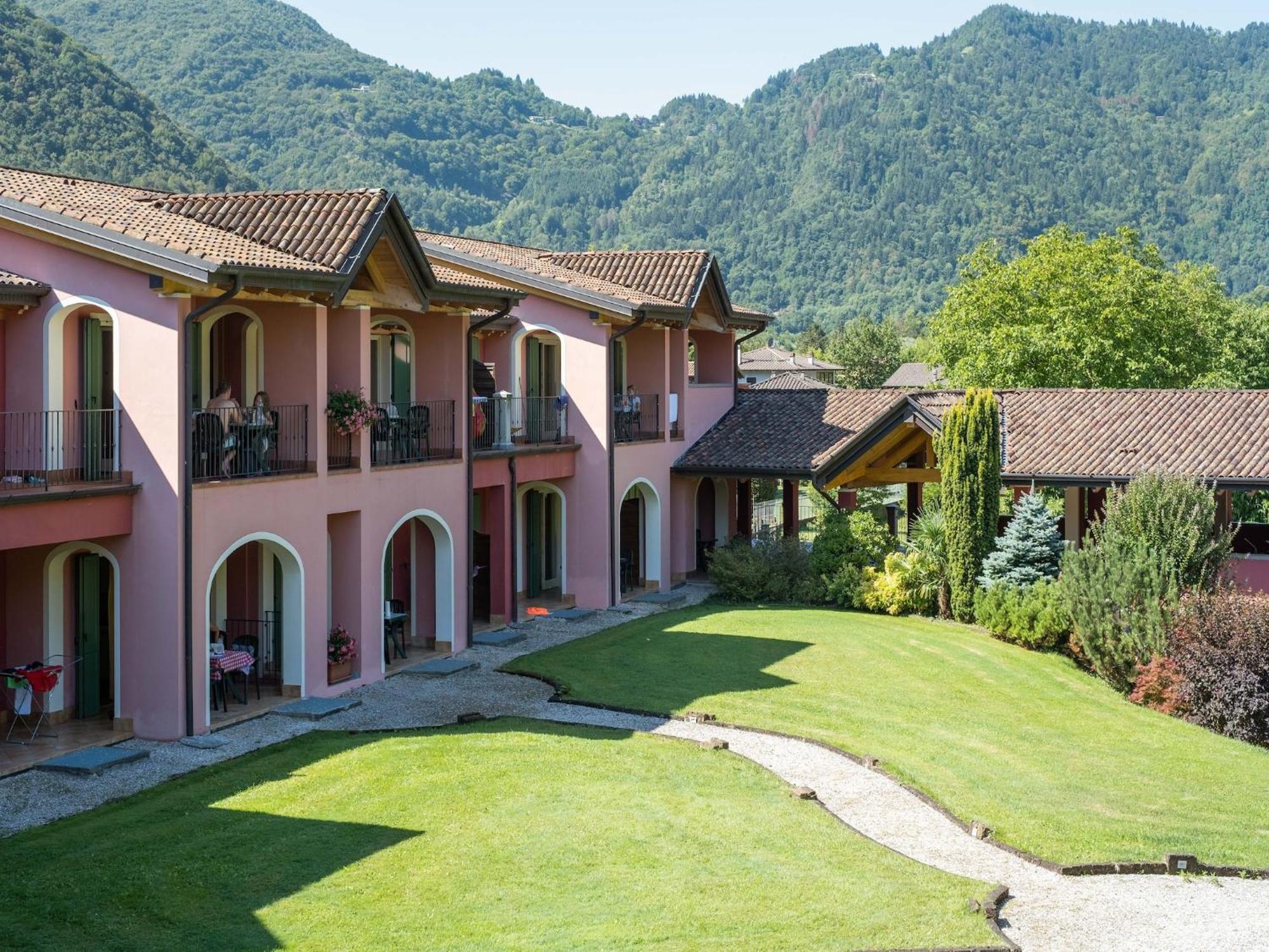 Spacious Apartment In Idro With Shared Pool Crone Екстериор снимка