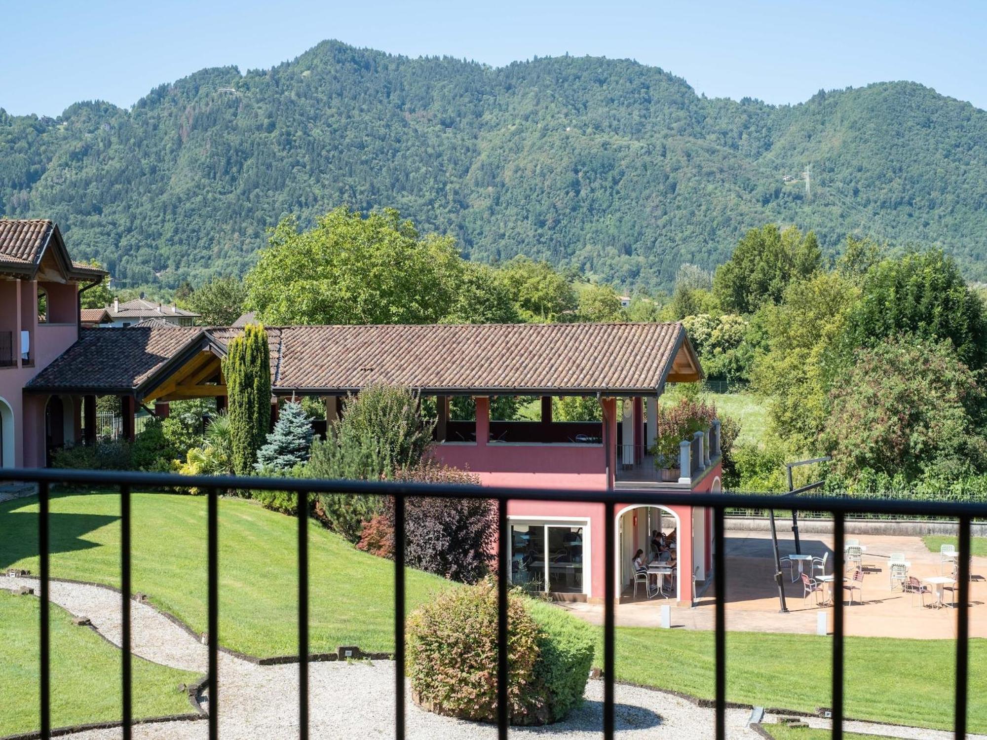 Spacious Apartment In Idro With Shared Pool Crone Екстериор снимка