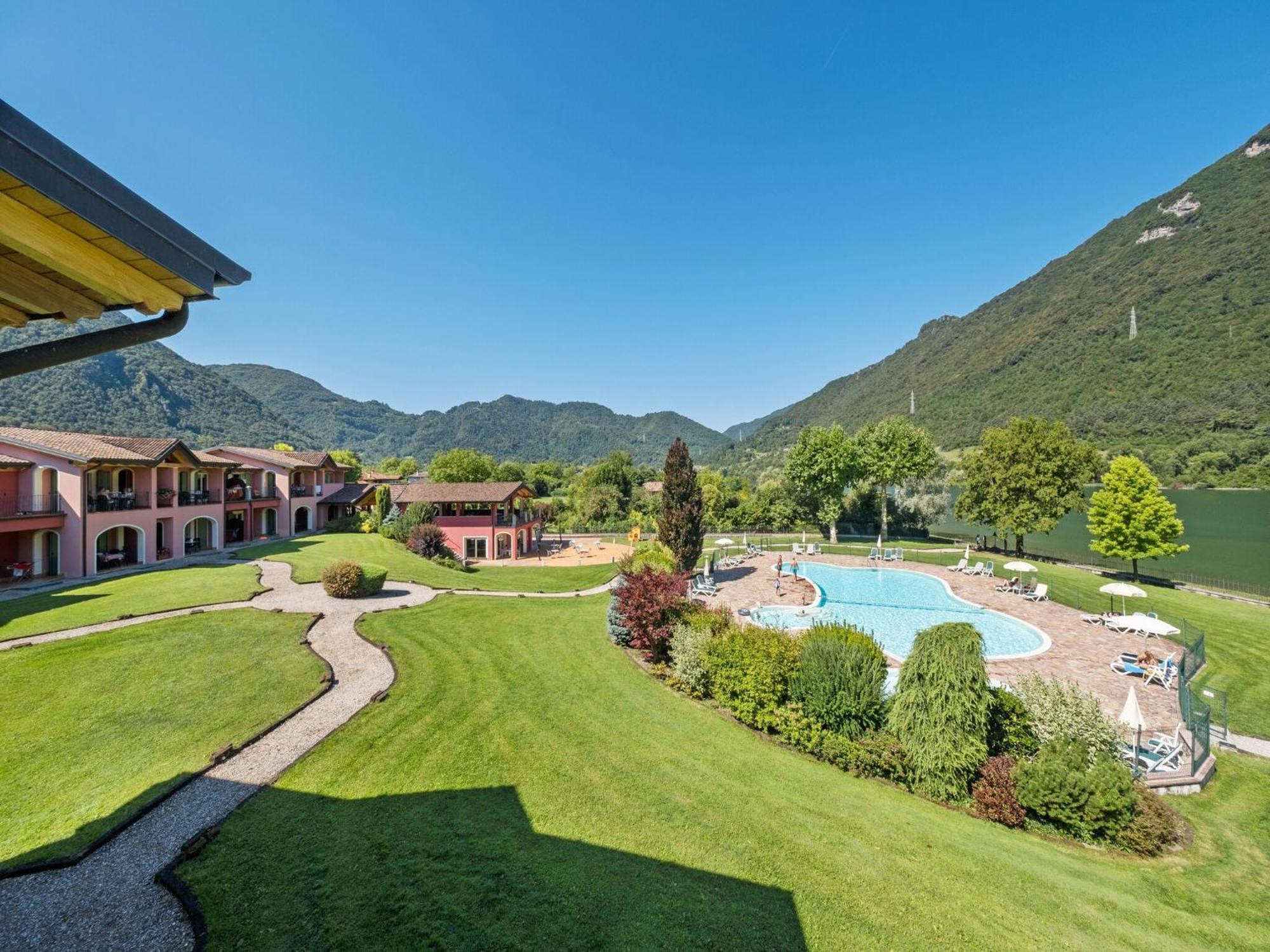 Spacious Apartment In Idro With Shared Pool Crone Екстериор снимка